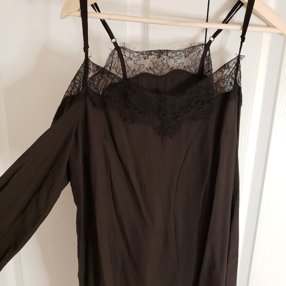 Black off the shoulder top - Picture 1 of 3